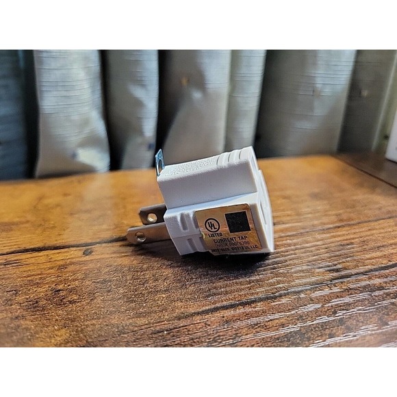 Litesun U-09 - 15 Amp Single Outlet Grounding Adapter - White - Picture 1 of 4